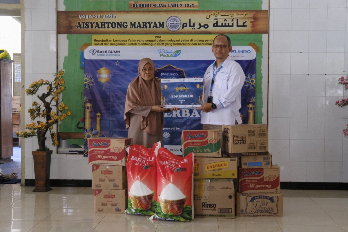 Pembagian bantuan Ramadan. (Foto: PDS for jatimnow.com)