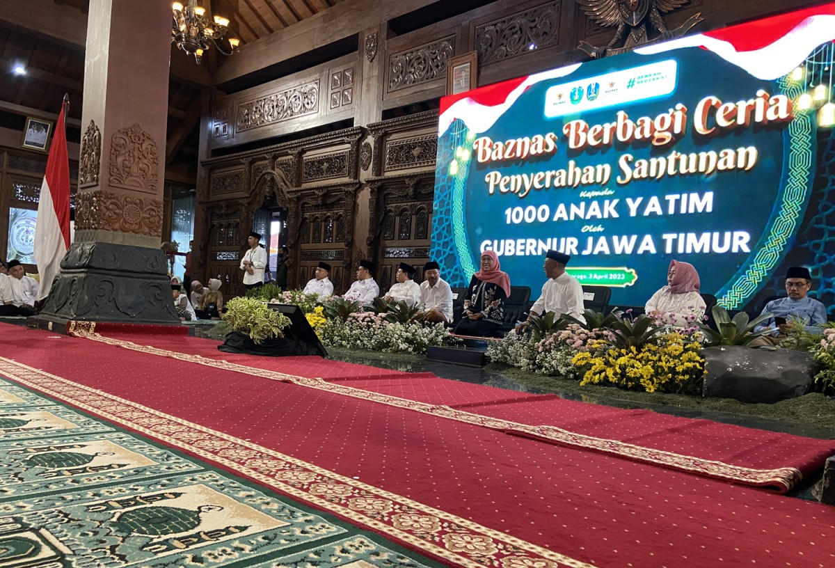 Baznas, Gubernur Jatim dan Bupati Ponorogo santuni 1000 anak yatim di Bumi Reog (Foto: Ahmad Fauzani/jatimnow.com)
