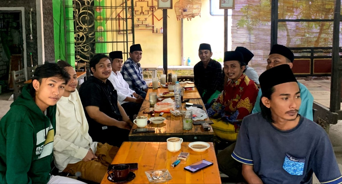 Aliansi Pemuda Bangkalan saat menggelar rapat pengajuan capres untuk dipasangkan dengan Ganjar Pranowo. (foto: Raheem Sterling for jatimnow.com)