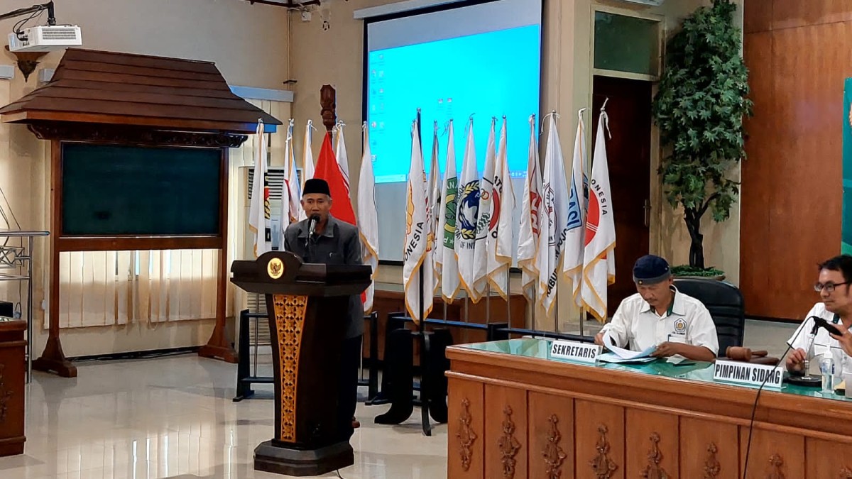 Ketua KONI Bojonegoro, Sahari saat memberikan sambutan usai terpilih dalam musorkab. (foto: KONI Bojonegoro for jatimnow.com)