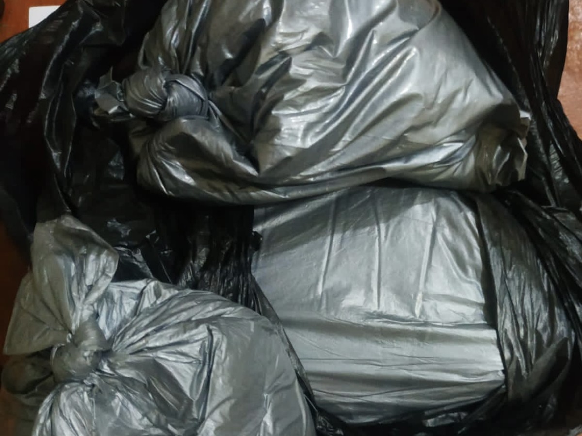 Barang bukti bahan peledak berupa bubuk petasan (Foto: Polsek Ngasem/jatimnow.com)