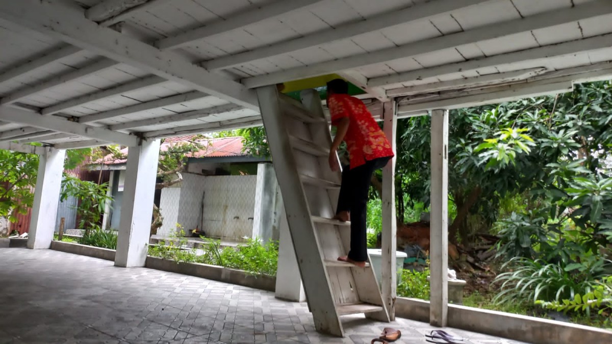 Potret Langgar Dhuwur Lamongan yang terlihat unik namun punyai nilai sejarah yang besar khususnya syiar Islam di Kota Soto. (Foto: Adyad Ammy Iffansah/jatimnow.com)