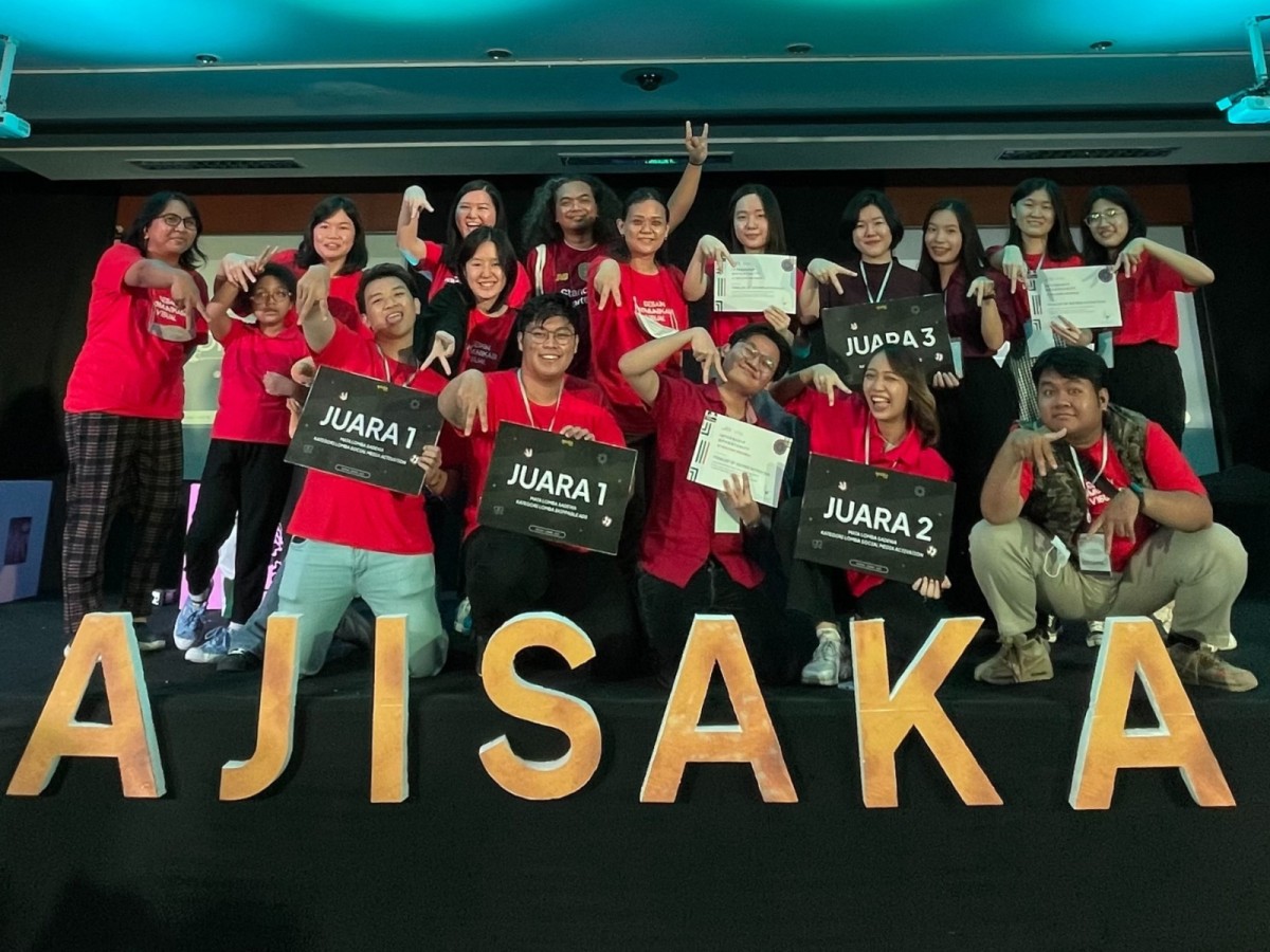 Mahasiswa-mahasiswa PCU yang menyabet juara dalam Festival Ajisaka 2023 (Foto-foto: Humas PCU for jatimnow.com)