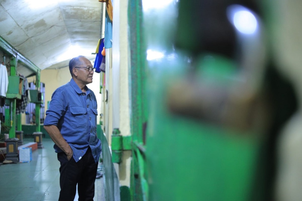 Penggeledahan dan tes urine di Lapas Kediri yang dipimpin langsung Kakanwil Kemenkumham Jatim, Imam Jauhari (baju biru). (Foto-foti: Humas Kemenkumham Jatim)