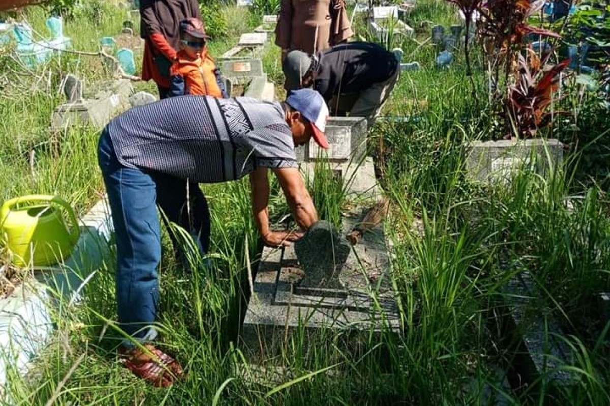 Salah satu makam di Kota Malang (Foto: Fuad to jatimnow.com)
