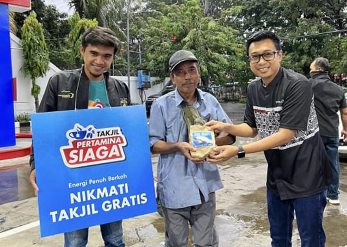 Peringati Nuzulul Qur'an, Pertamina Berbagi Takjil Serentak di SPBU se Jatimbalinus