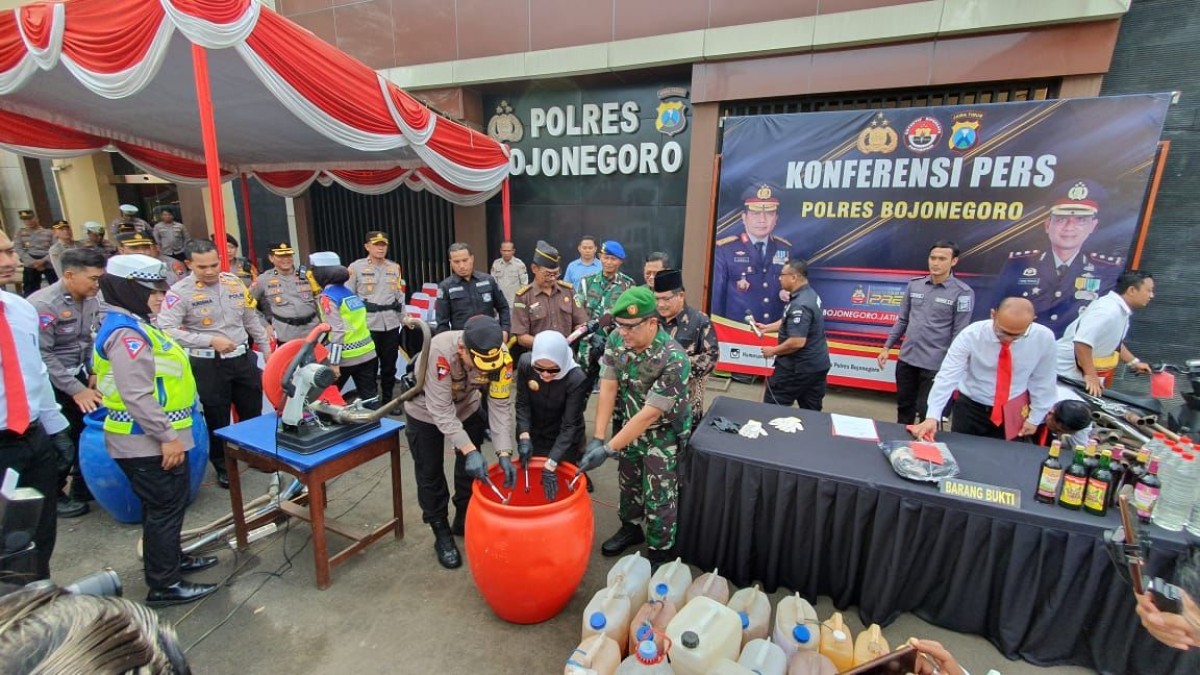 Pemusnahan barang bukti hasil sitaan Operasi Ketupat Semeru 2023 di Bojonegoro (Foto: Rizki for jatimnow.com)