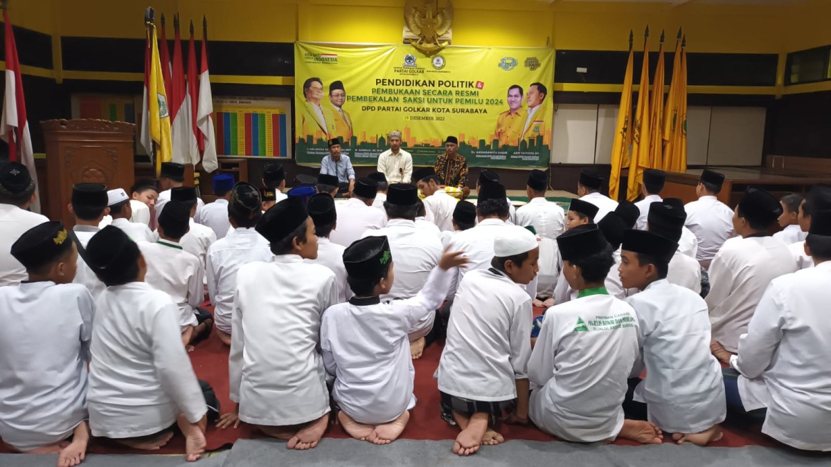 Jamiyah Ishari Rungkut Raya Surabaya menghiasi peringatan Nuzulul Quran di Kantor Partai Golkar Surabaya (Foto: Tito/jatimnow.com)