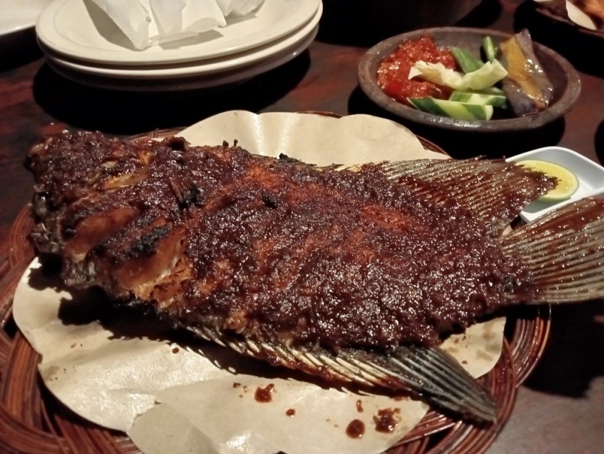 Gurami bakar yang menjadi menu andalan rumah makan Sri Kedaton. (Foto-foto: Elok Aprianto/jatimnow.com)