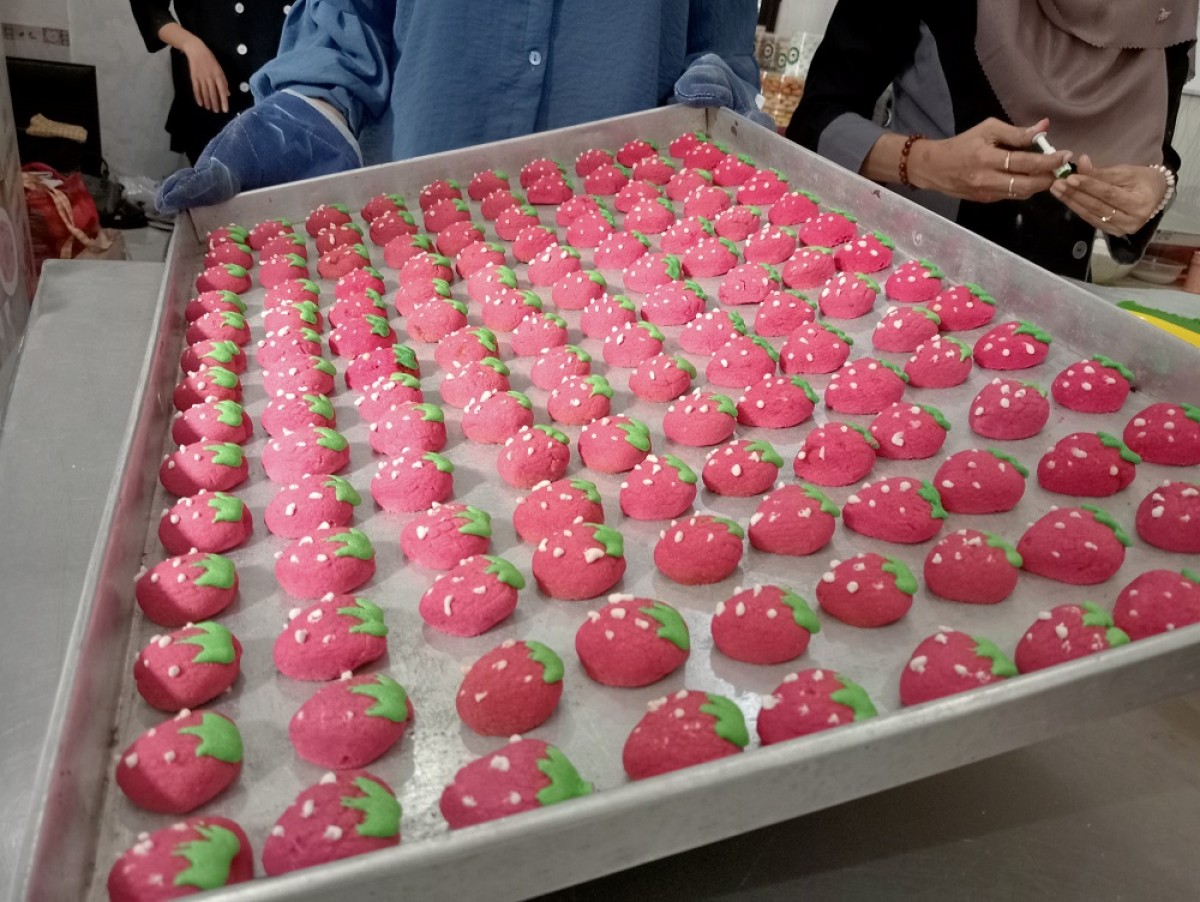 Produk kue kering dari DKU Donat and cookies yang biasanya dijual ke luar negeri.(Foto-foto: Elok Aprianto/jatimnow.com)