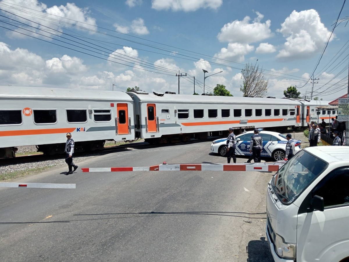Jadi Titik Macet Utama, Ini Cara Polisi Rekayasa Lalu Lintas di Simpang 4 Mengkreng