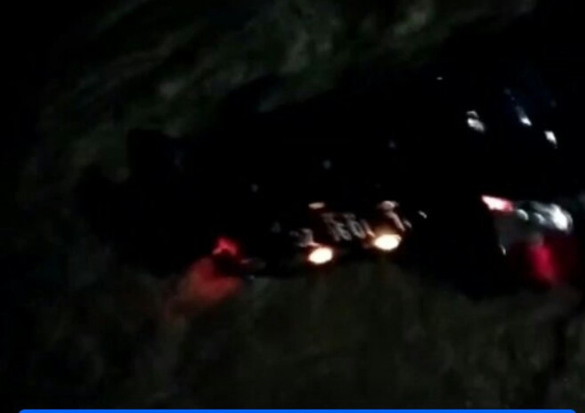 Tangkap layar video amatir warga pada saat mobil hanyut di Sungai Kalikening (Foto: Misbahul Munir/jatimnow.com)