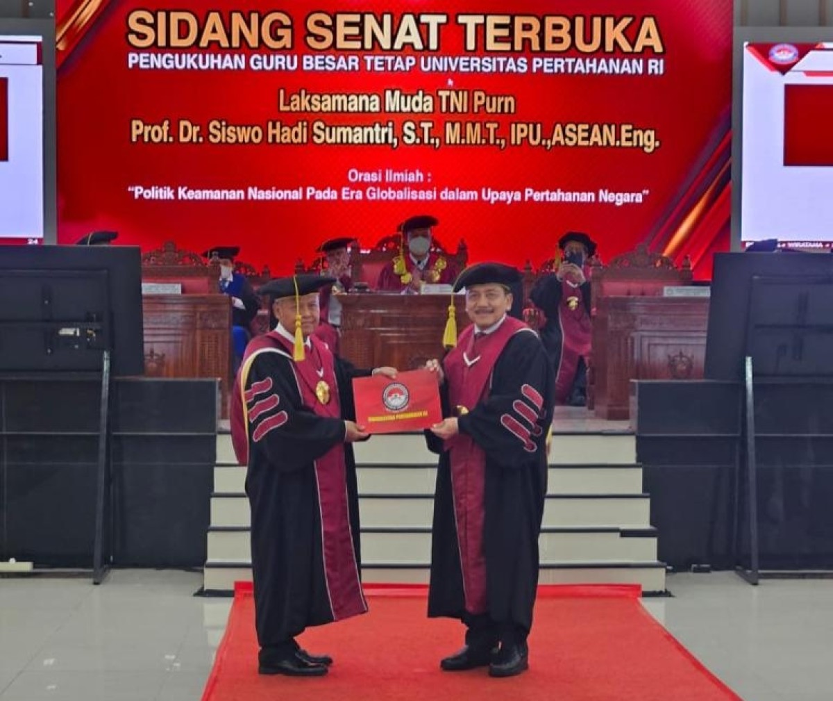 Pengukuhan Wakil Rektor II UHT Surabaya dikukuhkan jadi Gubes Bidang Ilmu Pertahanan (Foto: Humas UHT Surabaya)