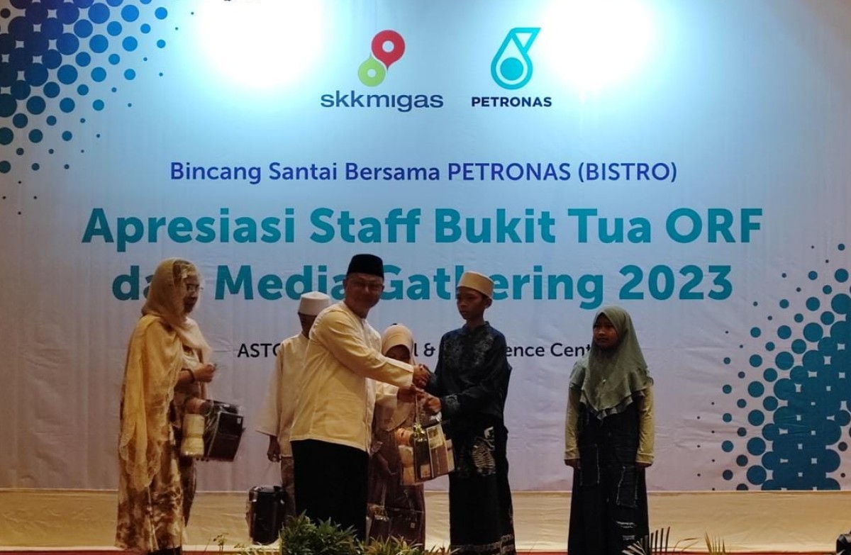 Pemberian santunan anak yatim (Foto: Sahlul Fahmi/jatimnow.com)