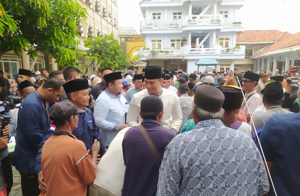 AHY saat bertemu ratusan tukang becak di Bangkalan (Foto: Yisa for jatimnow.com)