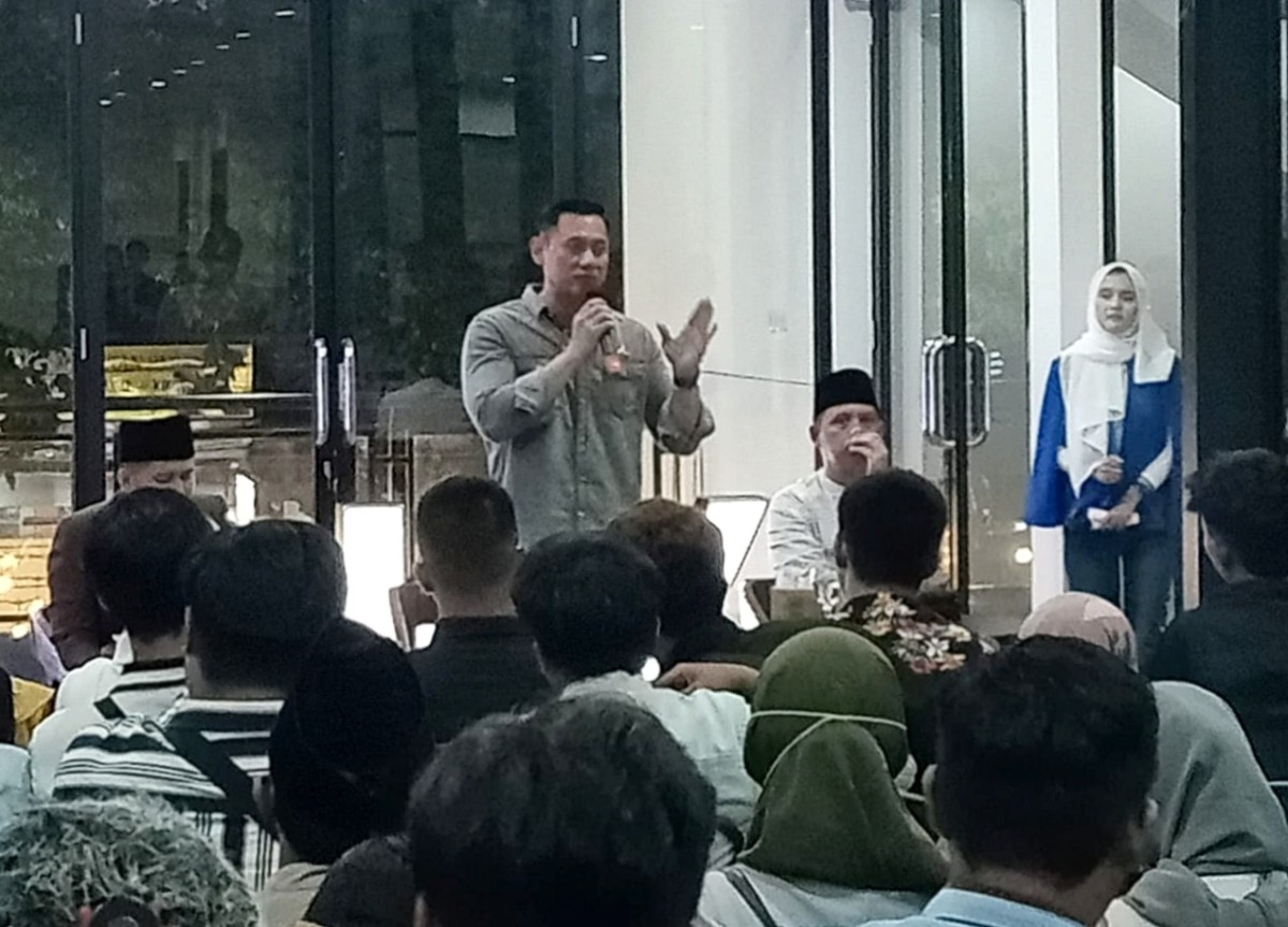 AHY saat berdiskusi dengan kaum milenial Gresik (Foto; Sahlul Fahmi/jatimnow.com)