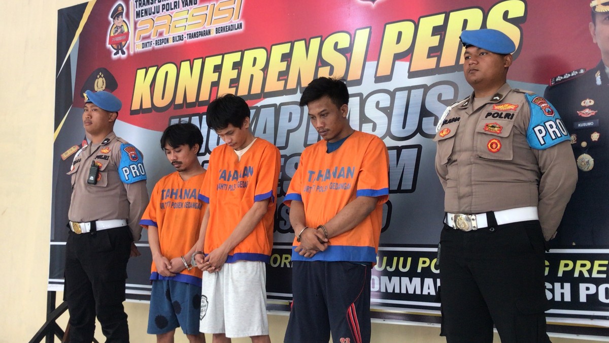 Ketiga tersangka pengeroyokan pemuda di Sidoarjo hingga tewas (Foto: Achmad Supriyadi/jatimnow.com)