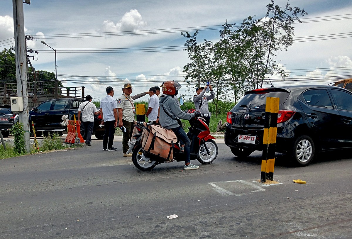 Tim gabungan saat melakukan pengecekan jalur di Jalan Raya Jatipelem. (foto: Elok Aprianto/jatimnow.com)