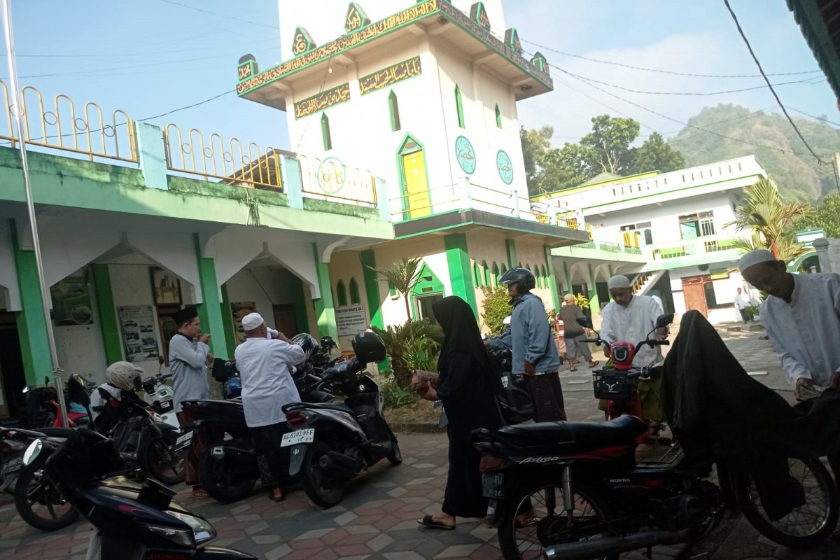 Jamaah Al Muhdhor di Tulungagung saat menunaikan salat id. Dok Polres Tulungagung