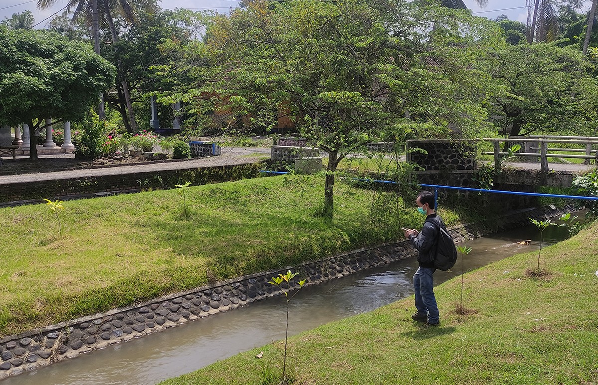 Apes, Warga Banyuwangi Terperosok Sungai saat Kejar Jambret