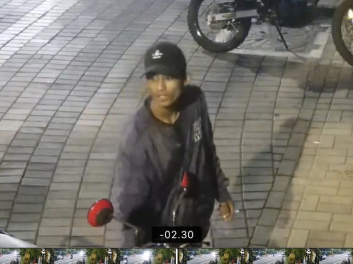 Wajah pelaku pencurian motor milik ASN Pemkot Surabaya di Jalan Jimerto, Surabaya. (foto: tangkapan layar CCTV).