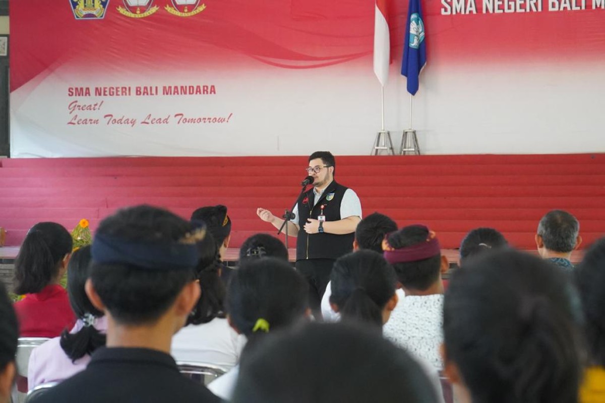 Mas Dhito saat di SMA Negeri Bali Mandara. (Foto : Pemkab Kediri for jatimnow.com)