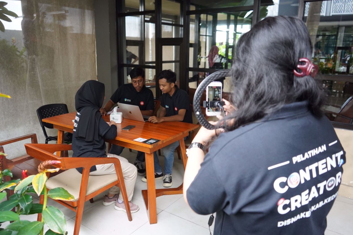 Pelatihan konten kreator yang dilakukan Disnaker Kabupaten Kediri. (Foto : Humas Pemkab Kediri for jatimnow.com)