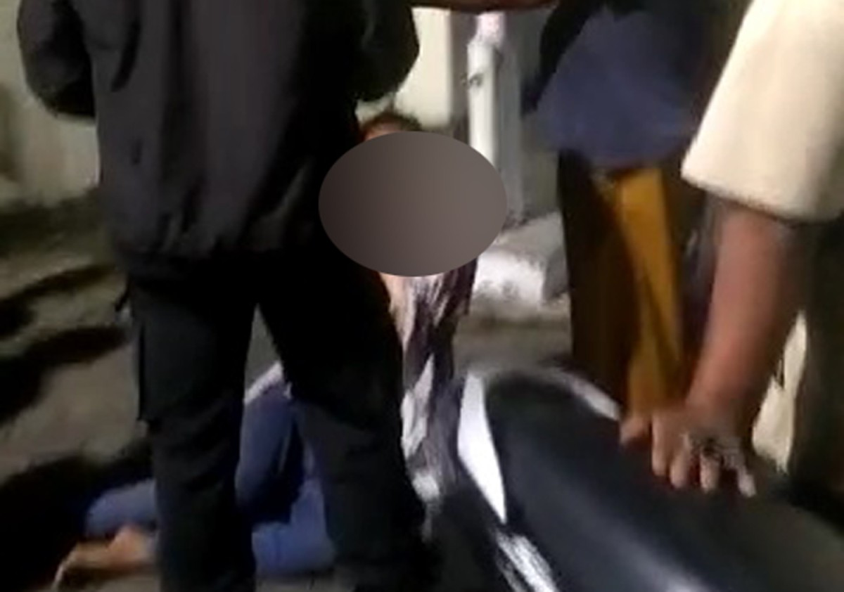 Pemuda yang diteriaki maling usai dihajar warga (Foto: Setiawan for jatimnow.com)