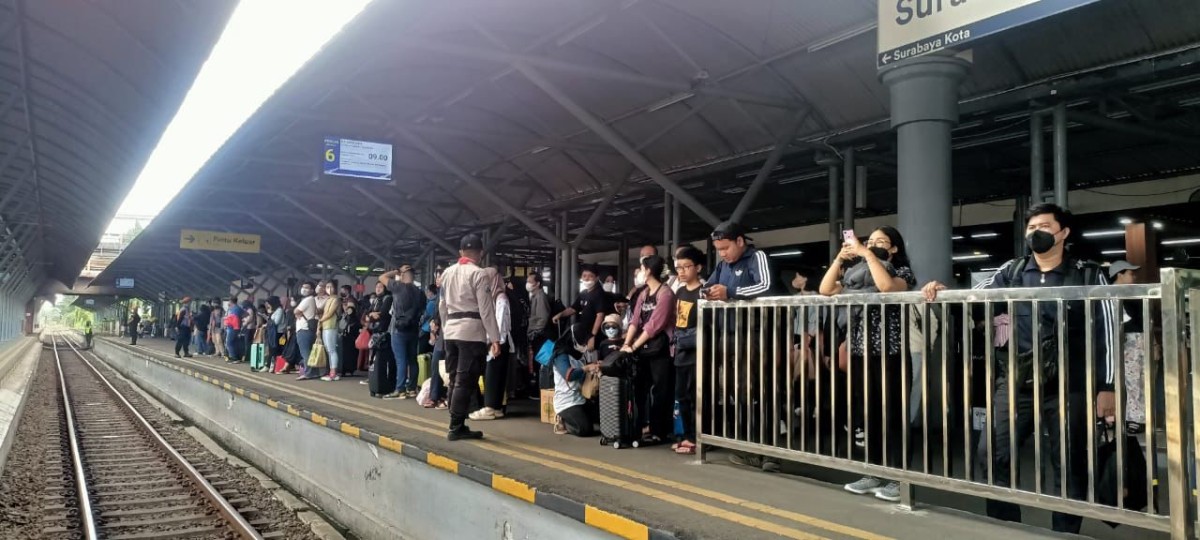 Penumpang KA dari Jakarta dan Bandung Serbu Surabaya, Ada Apa?