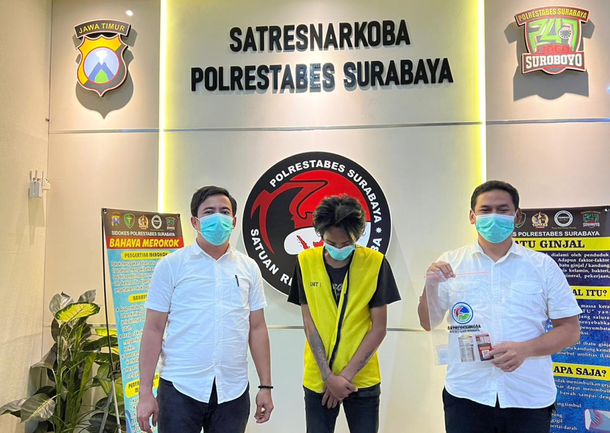 Pengangguran edarkan narkoba (Foto: Satresnarkoba Polrestabes Surabaya)