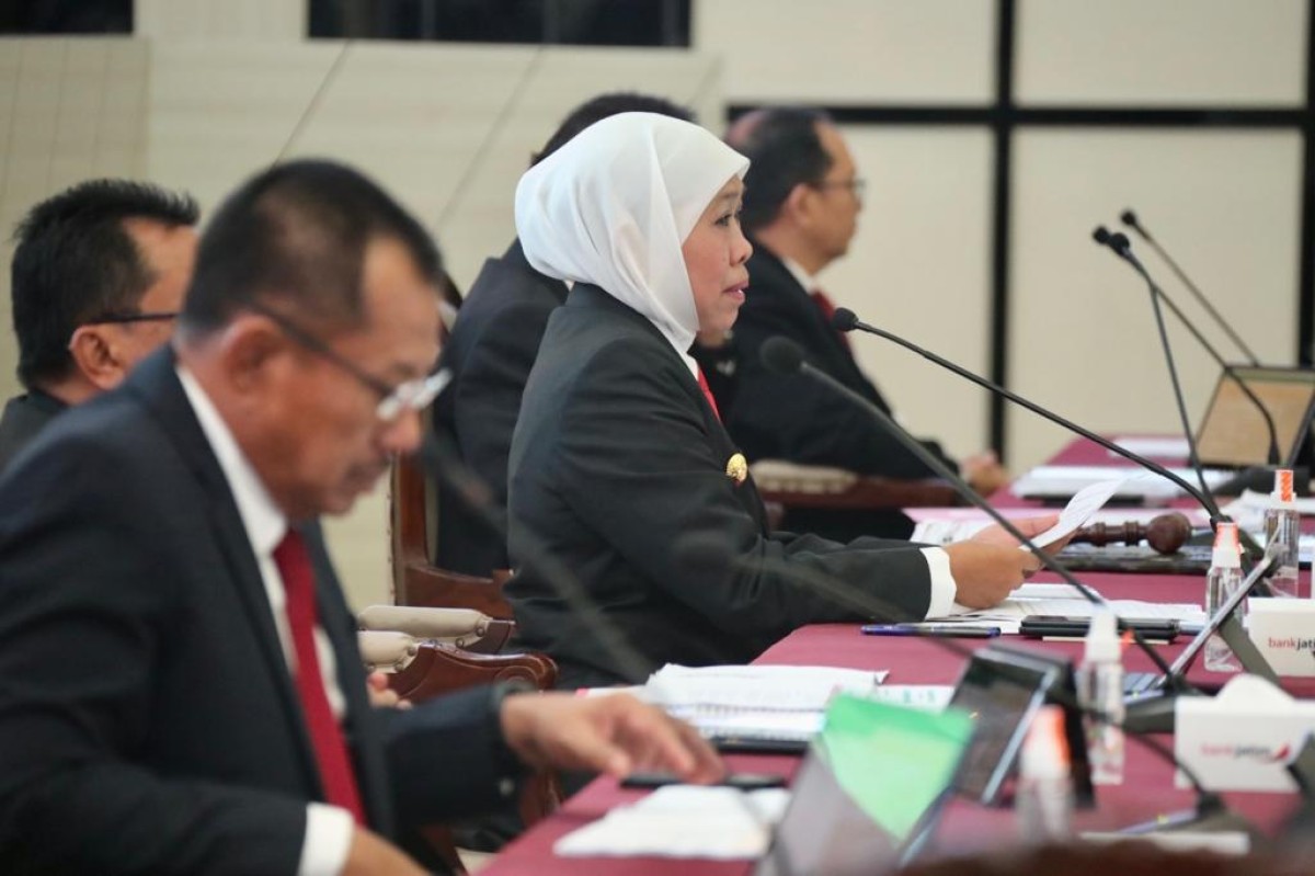 Khofifah Indar Parawansa saat menghadiri RUPS bankjatim. (foto: Humas Pemprov Jatim for jatimnow.com)