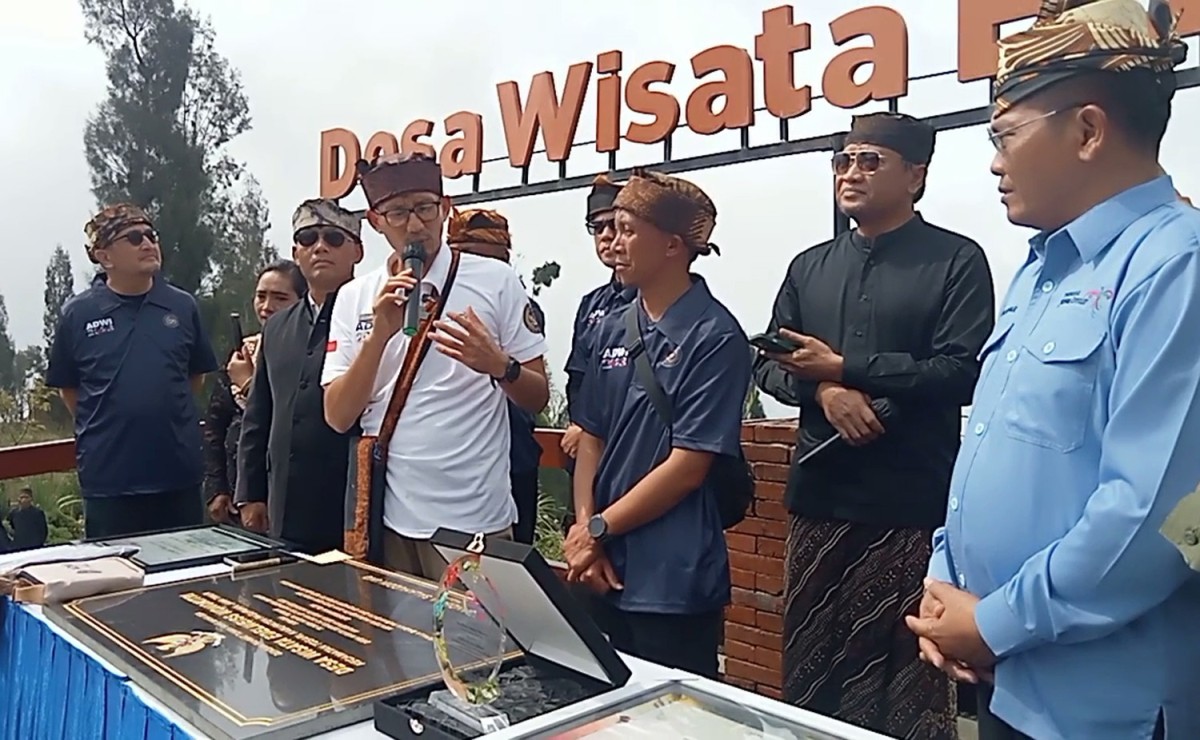 Menteri Pariwisata dan Ekonomi Kreatif, Sandiaga Salahuddin Uno saat mengunjungi Desa Wisata Edelweiss Wonokitri, Kecamatan Tosari, Kabupaten Pasuruan (Foto-foto: Moch Rois/jatimnow.com)