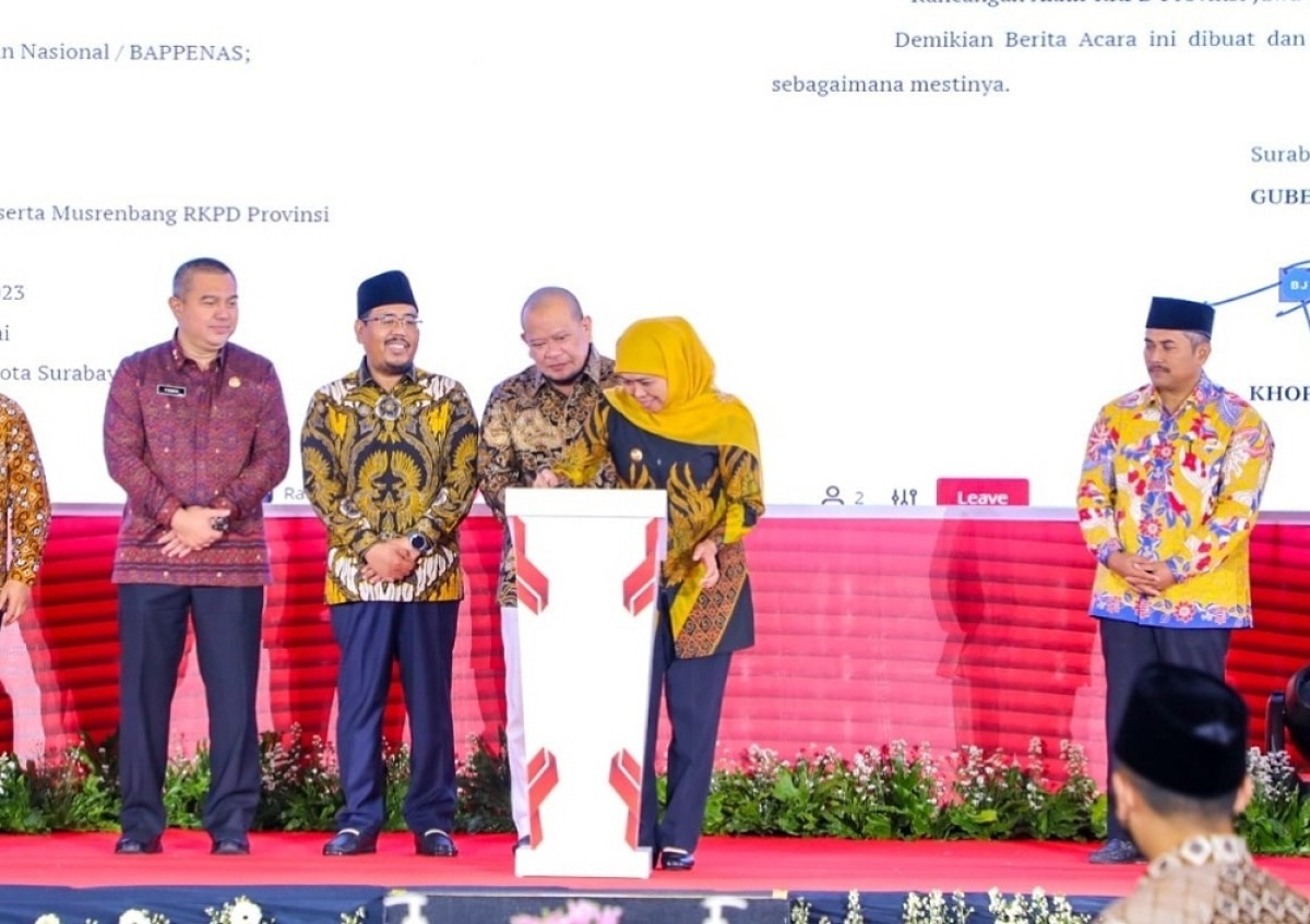 Musrenbang RKPD Jatim 2024 di Hotel Shangrila Surabaya, nampak Gubernur Khofifah, Anwar Sadad, dan Ketua DPD RI La Nyalla (Foto: Humas Pemprov Jatim for jatimnow.com)