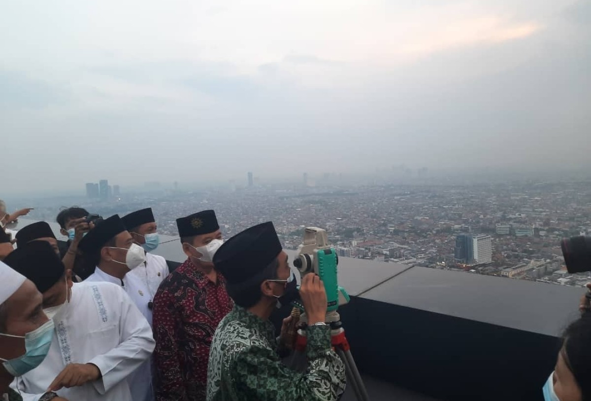 Pantauan hilal dari One Icon Tower, Surabaya (Foto: Ni'am Kurniawan/jatimnow.com)