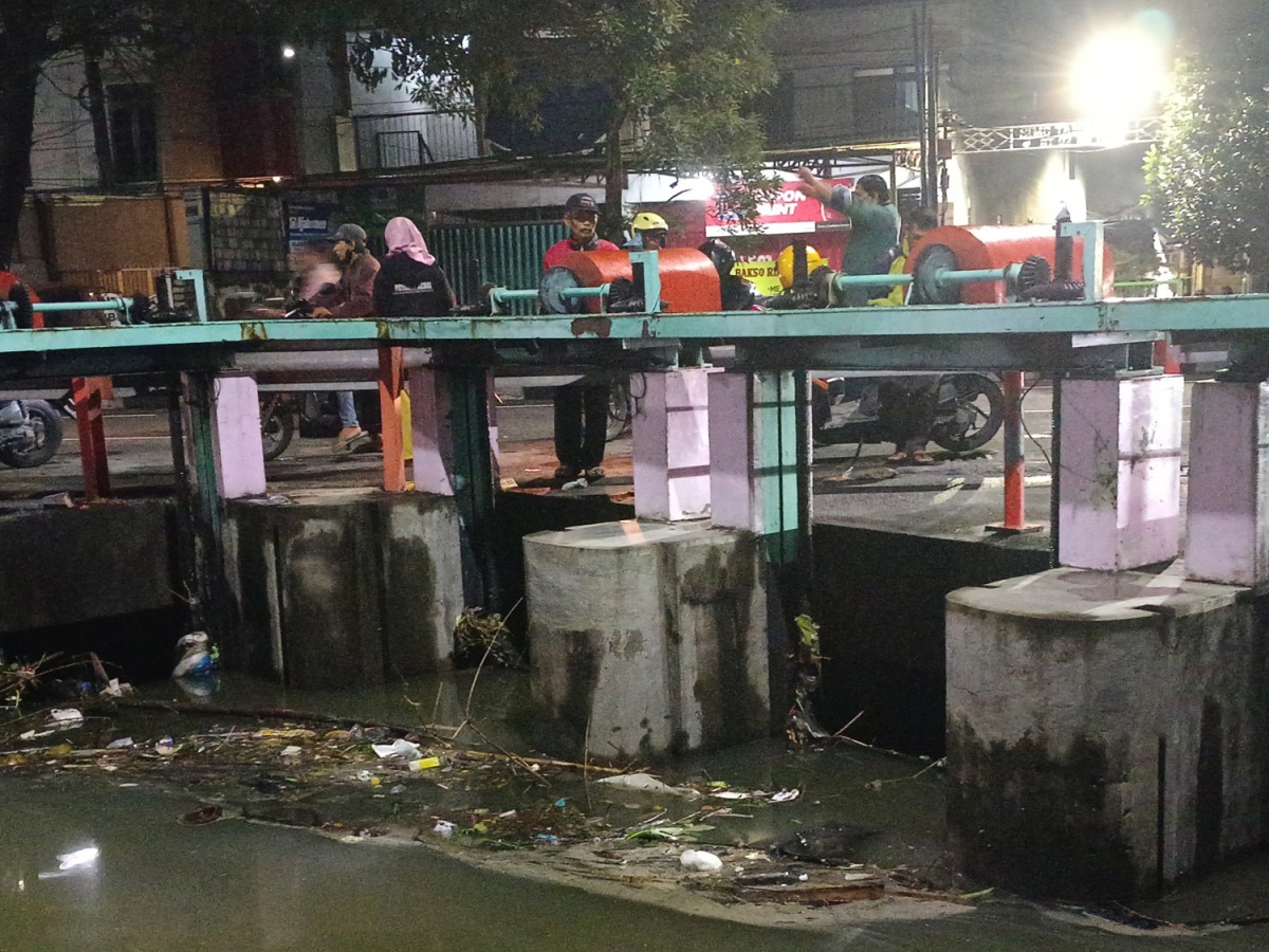 Sungai Simo Hilir Surabaya (Foto: Rama Indra/jatimnow.com)