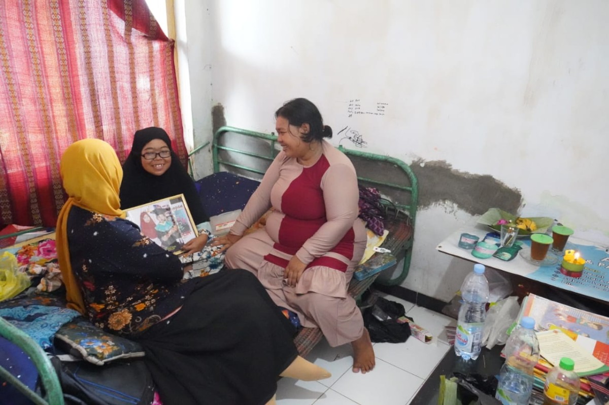 Tim saat di rumah keluarga korban. (Foto : Pemkab Kediri for jatimnow.com)