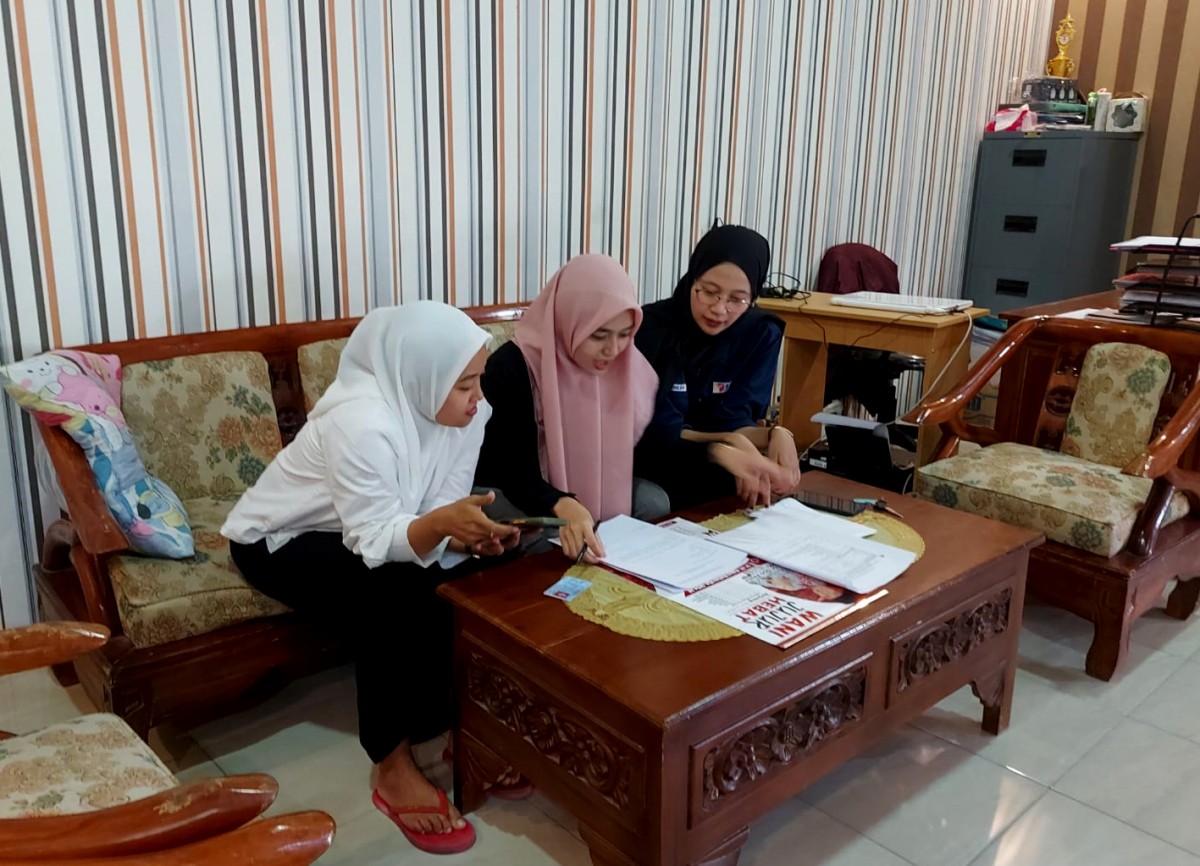 Verifikasi faktual ditemukan data yang tidak sesuai dengan milik partai politik. (foto: Eko Purwanto/jatimnow.com)