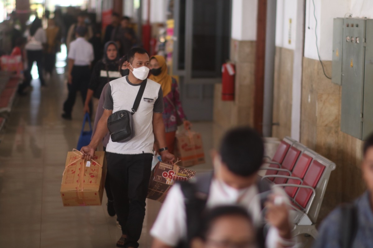 Ribuan Pemudik Jalur Kereta Api Tiba di Kediri