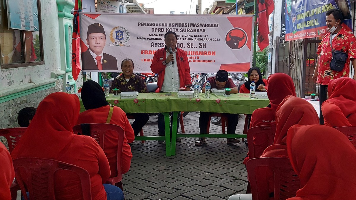 Anas Karno menggelar reses di Kelurahan Kendangsari, Surabaya. (foto: Ni'am Kurniawan/jatimnow.com)