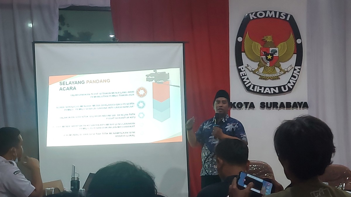 Komisioner KPU Kota Surabaya Divisi Sosialisasi, Pendidikan Pemilih, dan Partisipasi Masyarakat Subairi. (Foto: Ni'am Kurniawan/jatimnow.com)