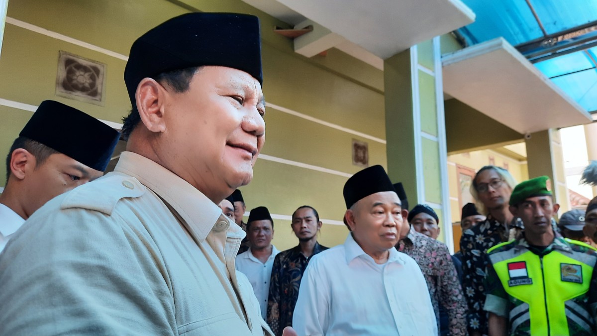 Menteri Pertahanan Prabowo Subianto bersama KH Asep Saifuddin Chalim. (Foto-foto: Achmad Supriyadi/jatimnow.com)