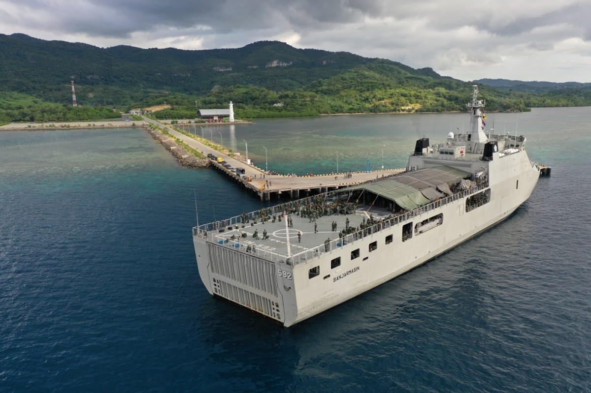 Pelindo Cabang Labuan Bajo sukses layani proses sandar KRI Banjarmasin 592.