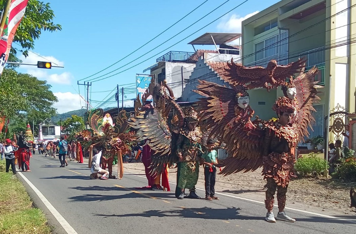 Encek encekan di Desa Sitiarjo, Kabupaten Malang (Foto-foto: Wahyu dan Nisa/jatimnow.com)