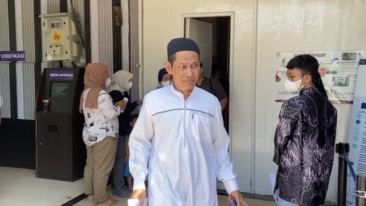 Sultoni saat keluar dari Lapas Kediri (Foto: Yanuar Dedy/jatimnow.com)
