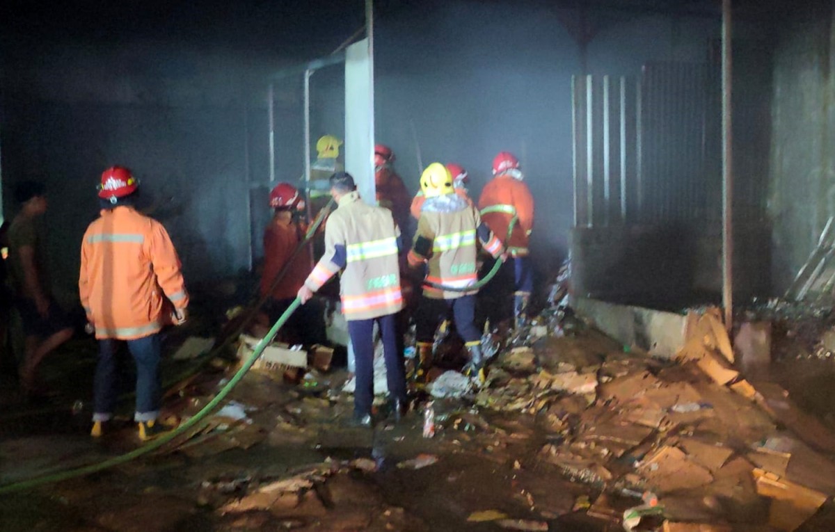 Gudang Milik Apotek di Kota Kediri Terbakar