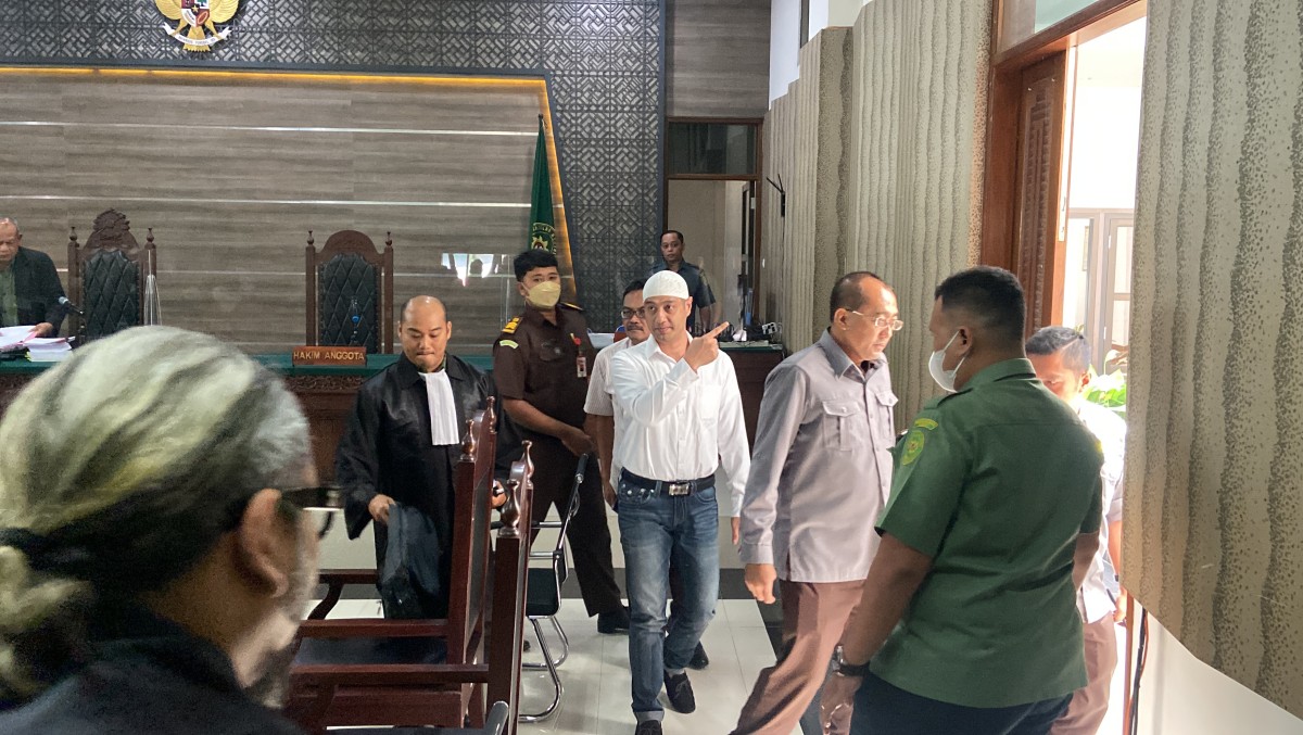 Ferry Irawan menjalani sidang putusan di Pengadilan Negeri Kediri (Foto: Yanuar Dedy/jatimnow.com)