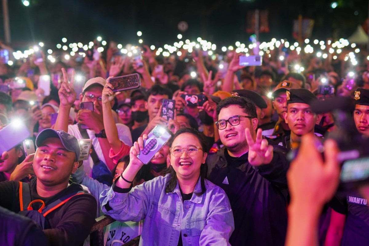 Mas Dhito dan istri dalam konser Semarak Budaya. (Foto-foto: Humas Pemkab Kediri for jatimnow.com)