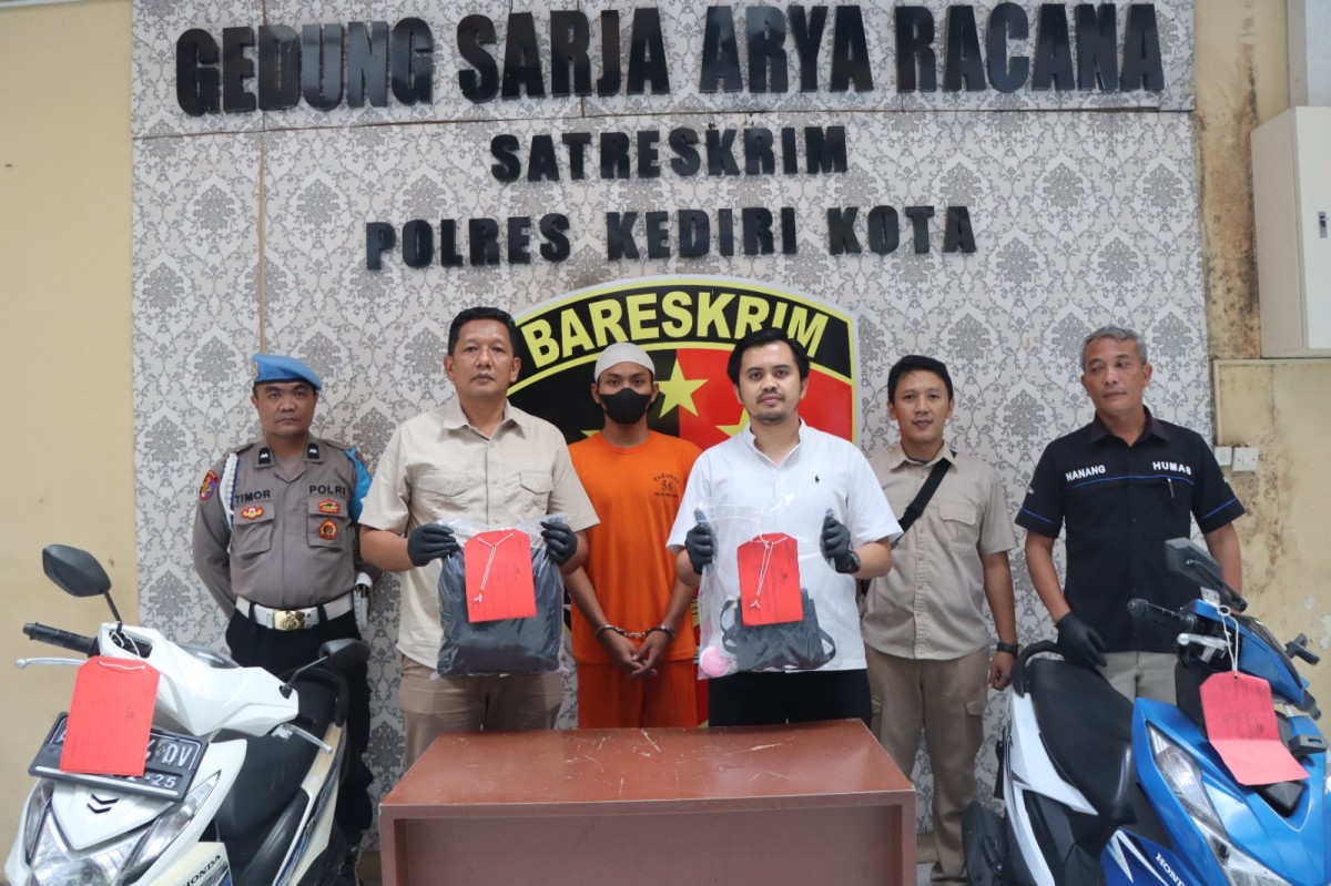 Pelaku pencurian motor saat rilis di Polres Kediri Kota. (Foto : Humas Polres Kediri Kota for jatimnow.com)