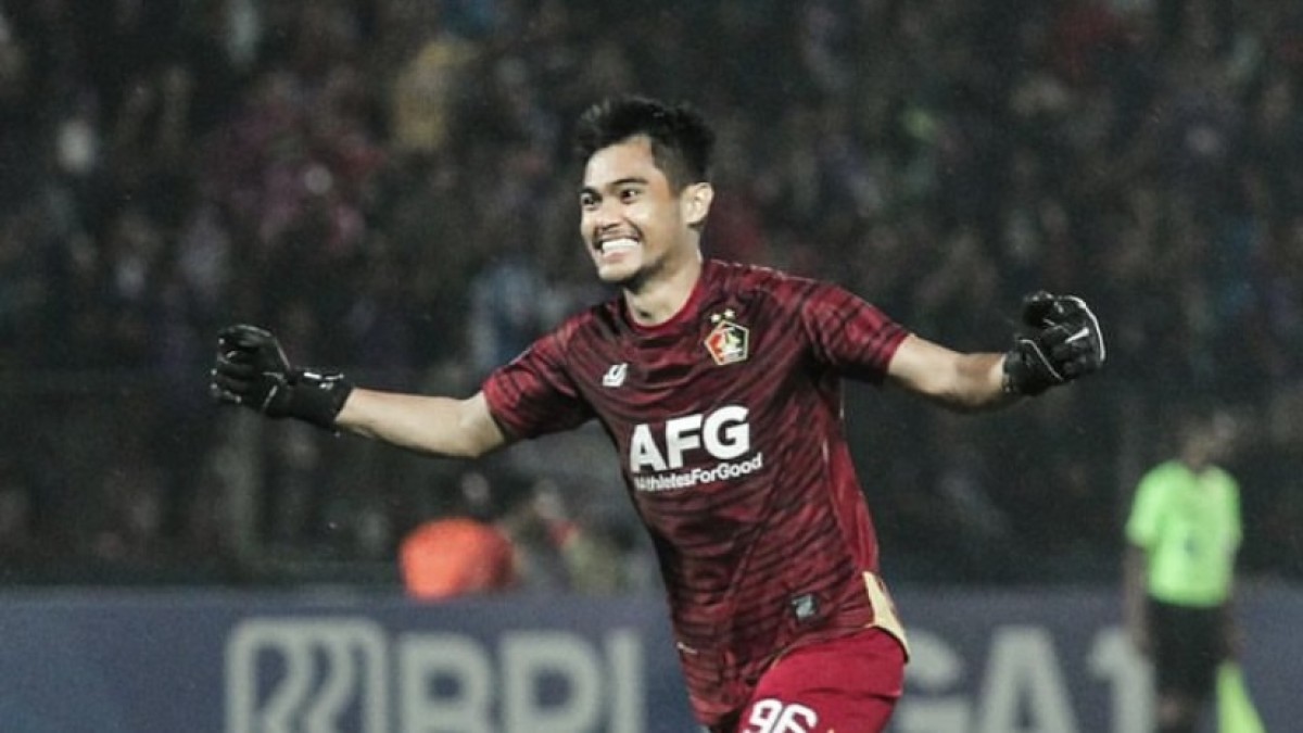 Selebrasi kiper Persik Kediri, Kurniawan Kartika Aji. (Foto: Persik Kediri for jatimnow.com)