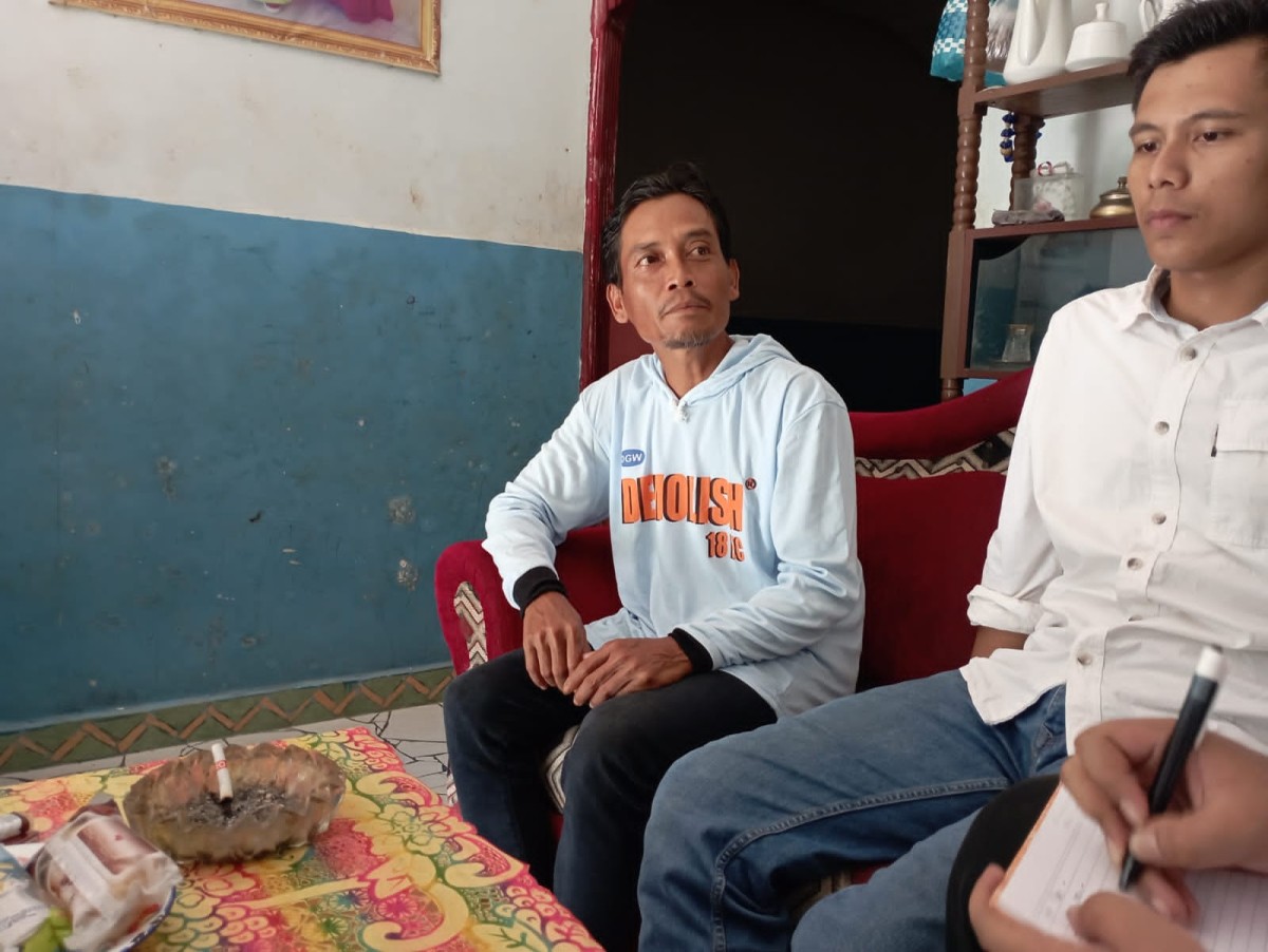 Sugimin (45), suami IW, TKW asal Banyuwangi yang dianiaya majikannya di Malaysia. Foto: Eko Purwanto.